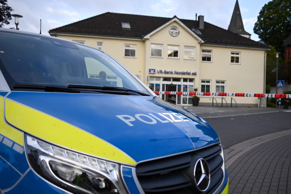 Geldautomatensprengung in Dahlem: Polizei sucht Zeugen